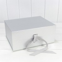 Коробка Прямоугольная 33,5*26*15,5 складная на магнитах "Люкс" Серебряный 1/32 Арт: 730228/0121